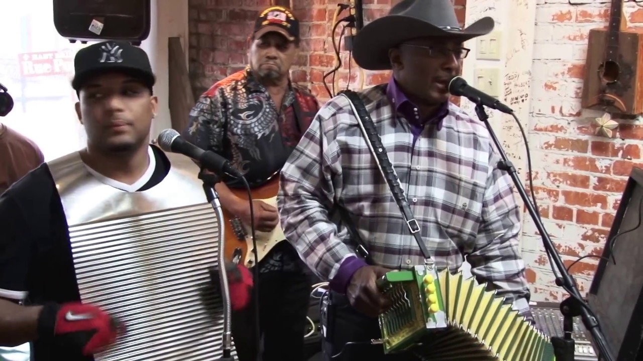 Leroy Thomas at Café des Amis - NEW HD VERSION