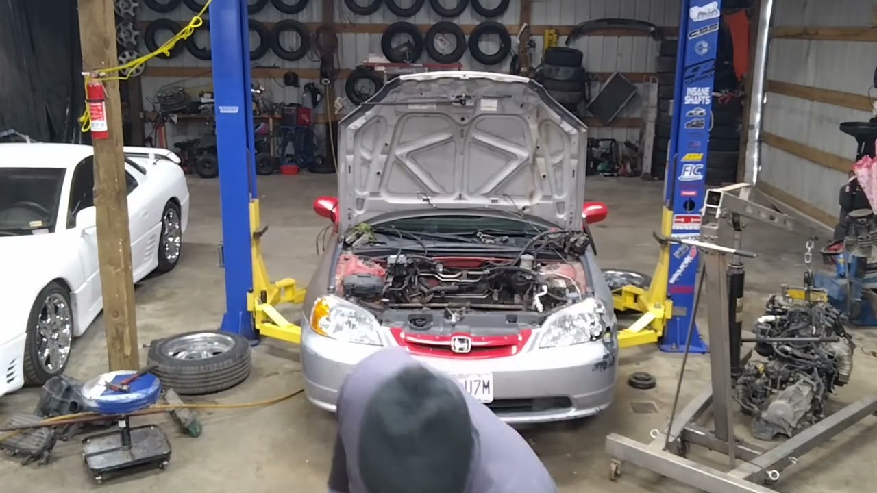 JDM Transmission Swap on this 2002 Civic .                         #shawmotorsllc#honda#civic#jdm