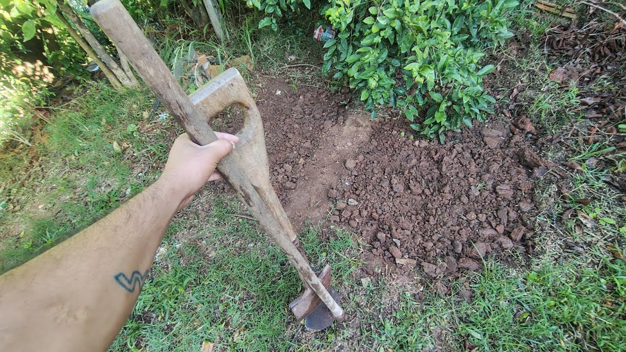@williamSilva-mt7im preparando a terra pra plantar verduras 