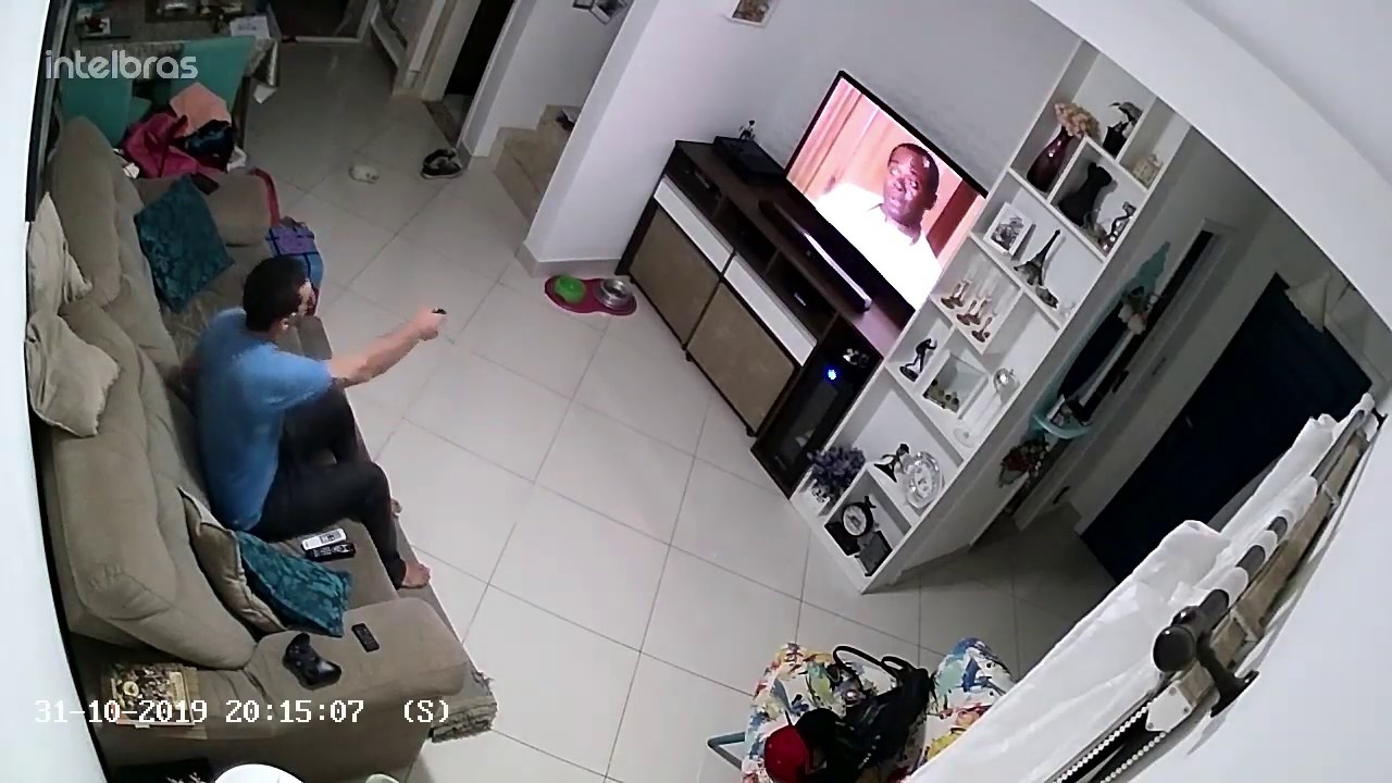 Imagem real de fantasma capturada em c&acirc;mera de seguran&ccedil;a