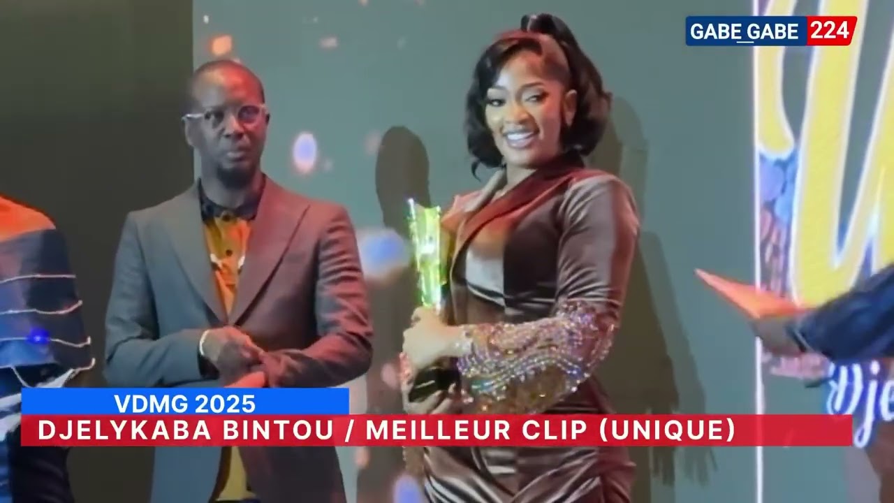 🏆 DjelyKaba Bintou remporte le trophée du Meilleur Clip de l’année !