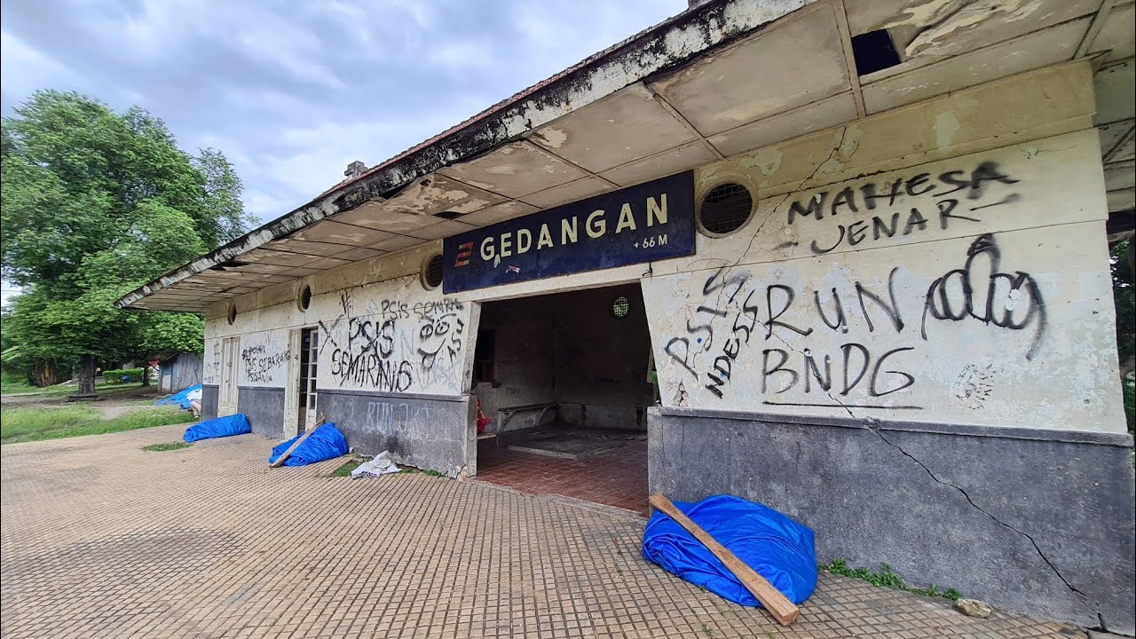PADAHAL STASIUN INI SANGAT TERPENCIL TAPI DI NON AKTIFKAN TIDAK ADA KERETA BERHENTI SEJAK Th 2000an.