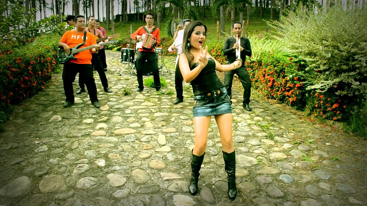 DANIELA - BANDIDO -  (Video Oficial) 2012
