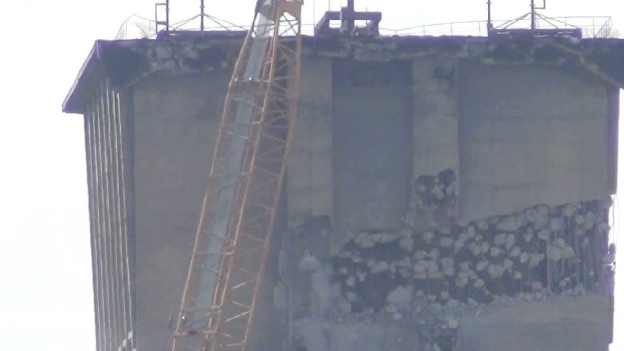 Abrissbirne im Einsatz am Förderturm Zeche Shamrock  - Herne Wanne-Eickel