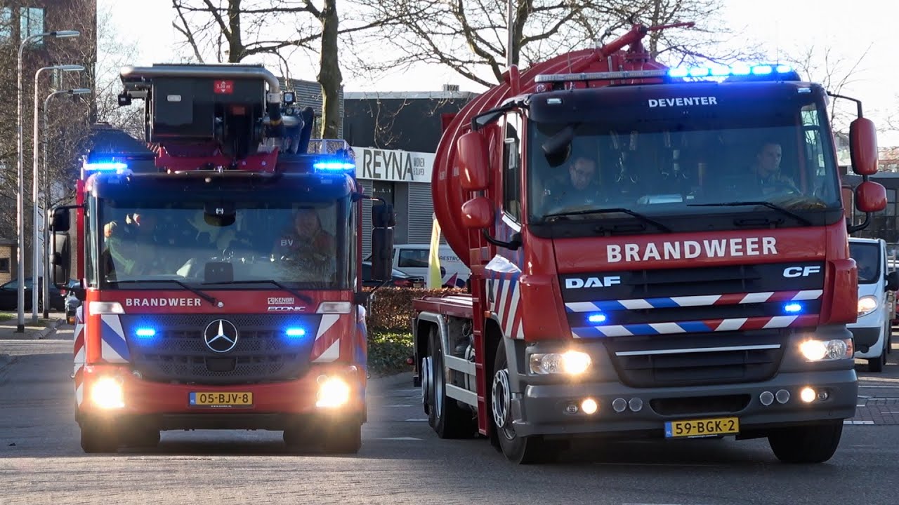 [Kazerneomroep] P1, Brandweer Deventer met spoed naar melding industriebrand Emdenstraat Deventer