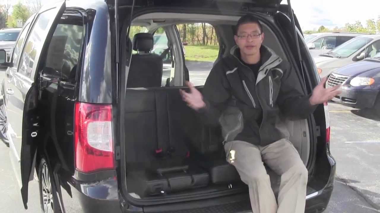 Stow'n Go 2014 Chrysler Town & Country - Appleton WI - Van Horn