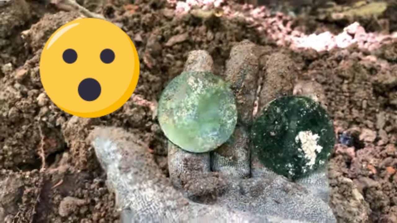 Bottle Digging MORE FINDS at the Bottle Dump! Mudlarking for treasures
