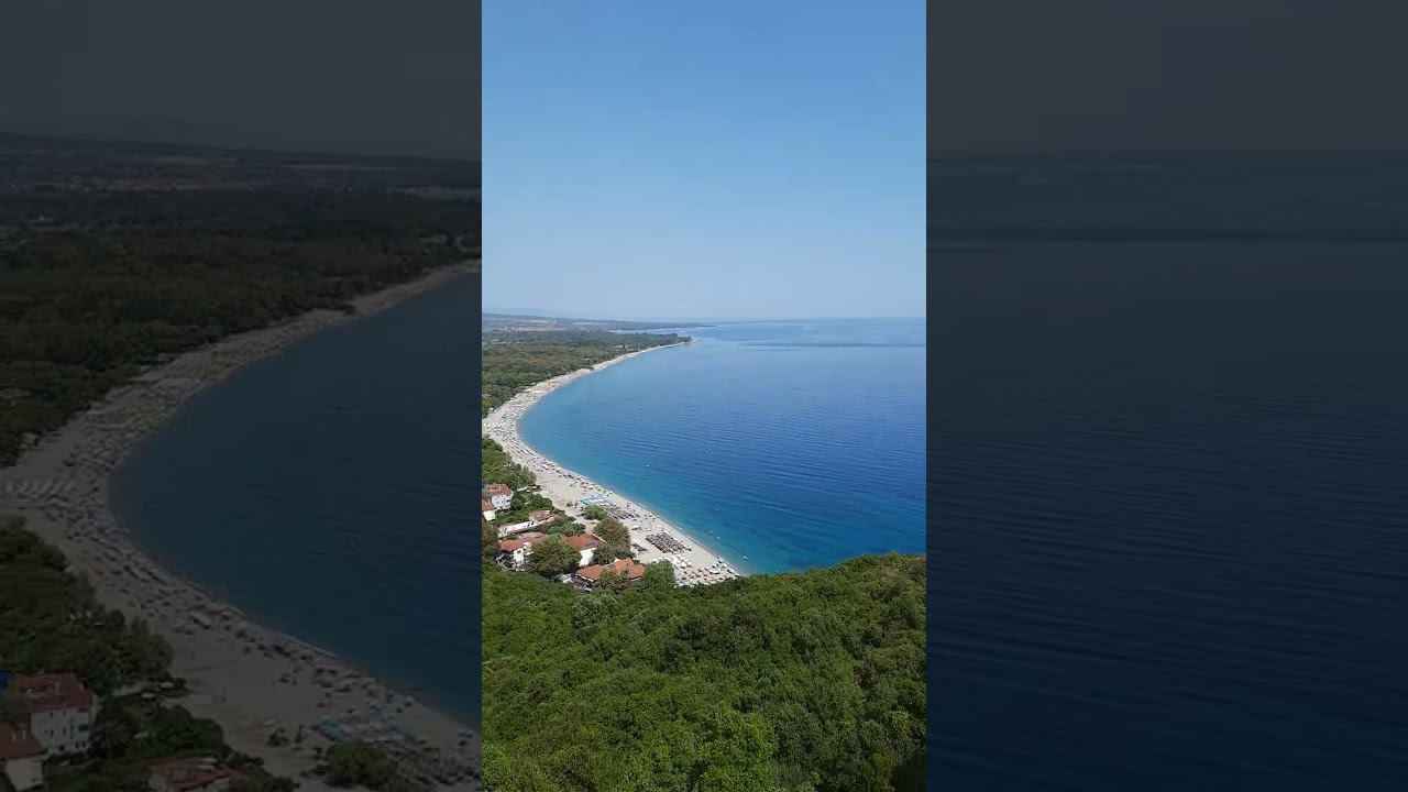 widok na Platamonas Beach z zamku Platamonas. Panorama oraz widok na masyw Olimpu