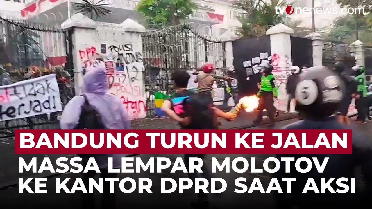 Panas! Massa Bandung Ikut Bergerak, Kantor DPRD Dilempari Bom Molotov | OneNews Update
