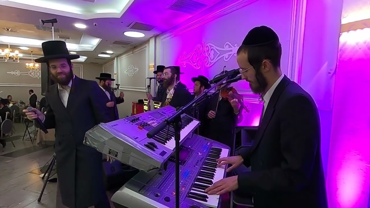 אושי לנדסמן חיים פולק ומקהלת מלכות במחרוזת שירי סעודה