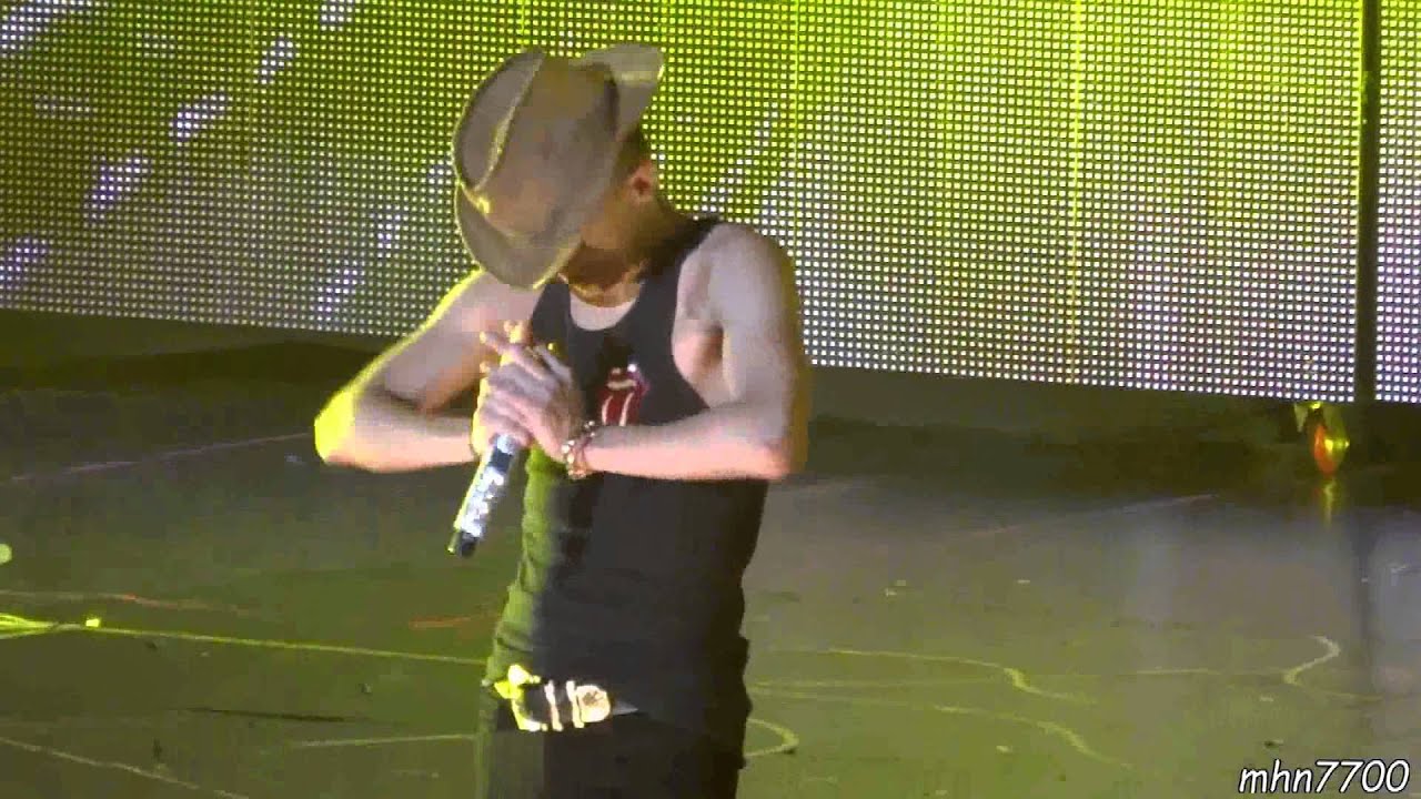 [HD fancam] 121214 G-Dragon - Hands Up + Taeyang ending dance @ Wembley Arena, London