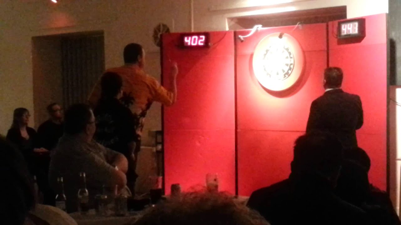 Billy the Kid playing Wayne Mardle at darts