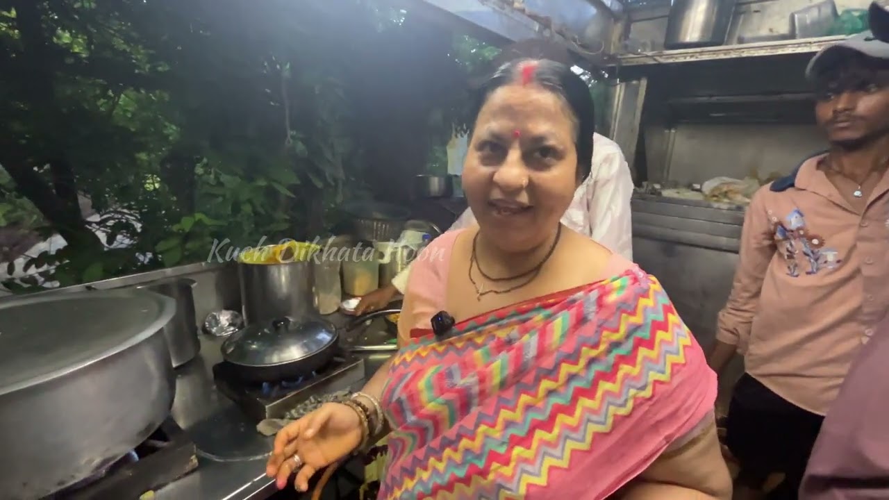 Sweet Gujarati Street Vendor Aunty🤩Making Healthy Vegetable Dhokla And Handvo | Indian Street Food