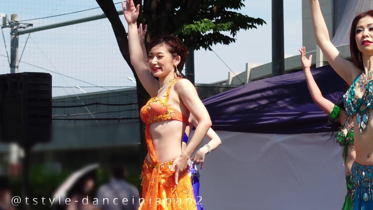【ベリーダンス】笑顔がまぶしい！代々木公園で魅せる華やかステージ｜Beautiful Belly Dancer in Tokyo【高画質】