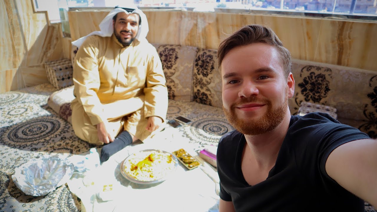Eating SAUDI ARABIAN Food & DAMMAM City Tour 🇸🇦 الدمام