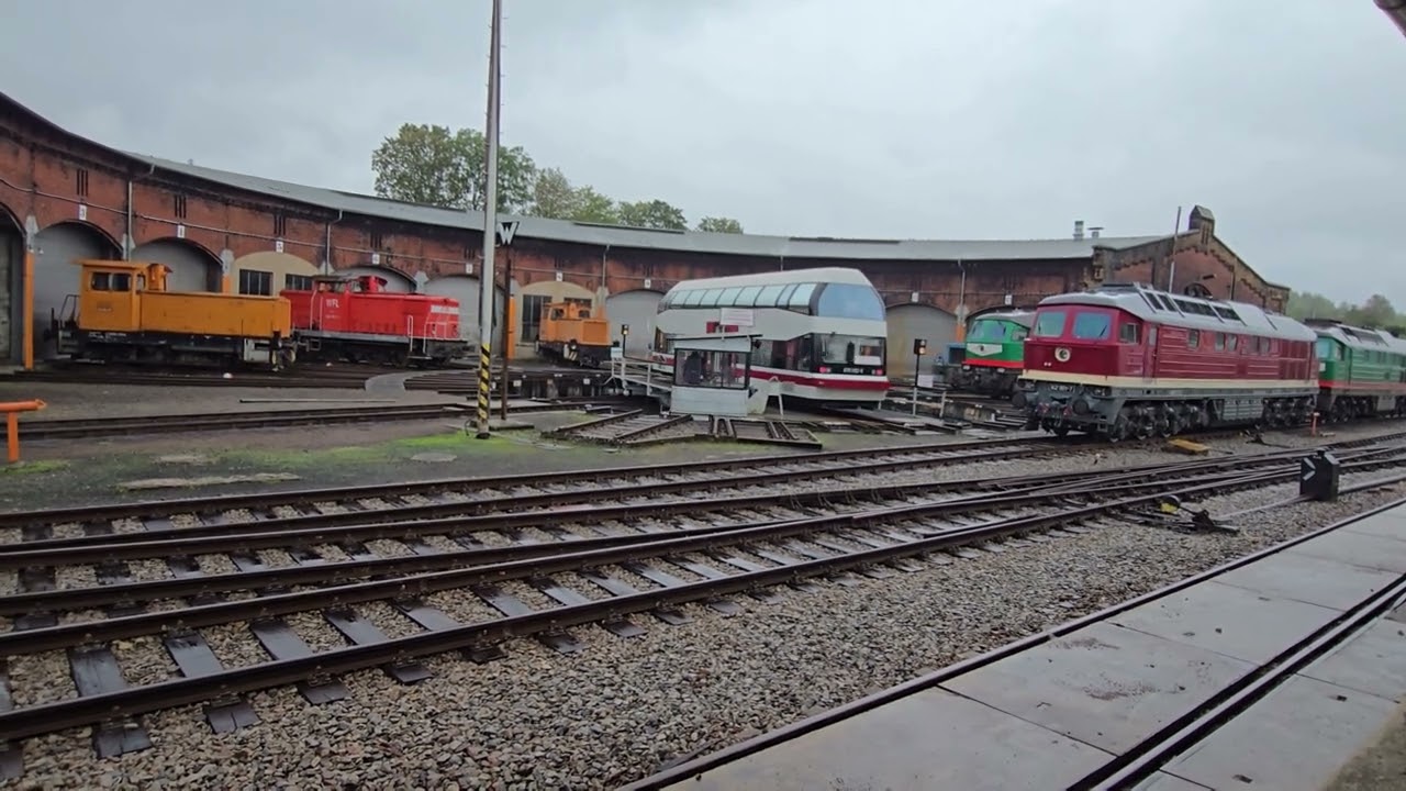 Doppelst&ouml;ckiger triebwagen BR 670 / Dvoupatrov&yacute; motorov&yacute; vůz BR 670