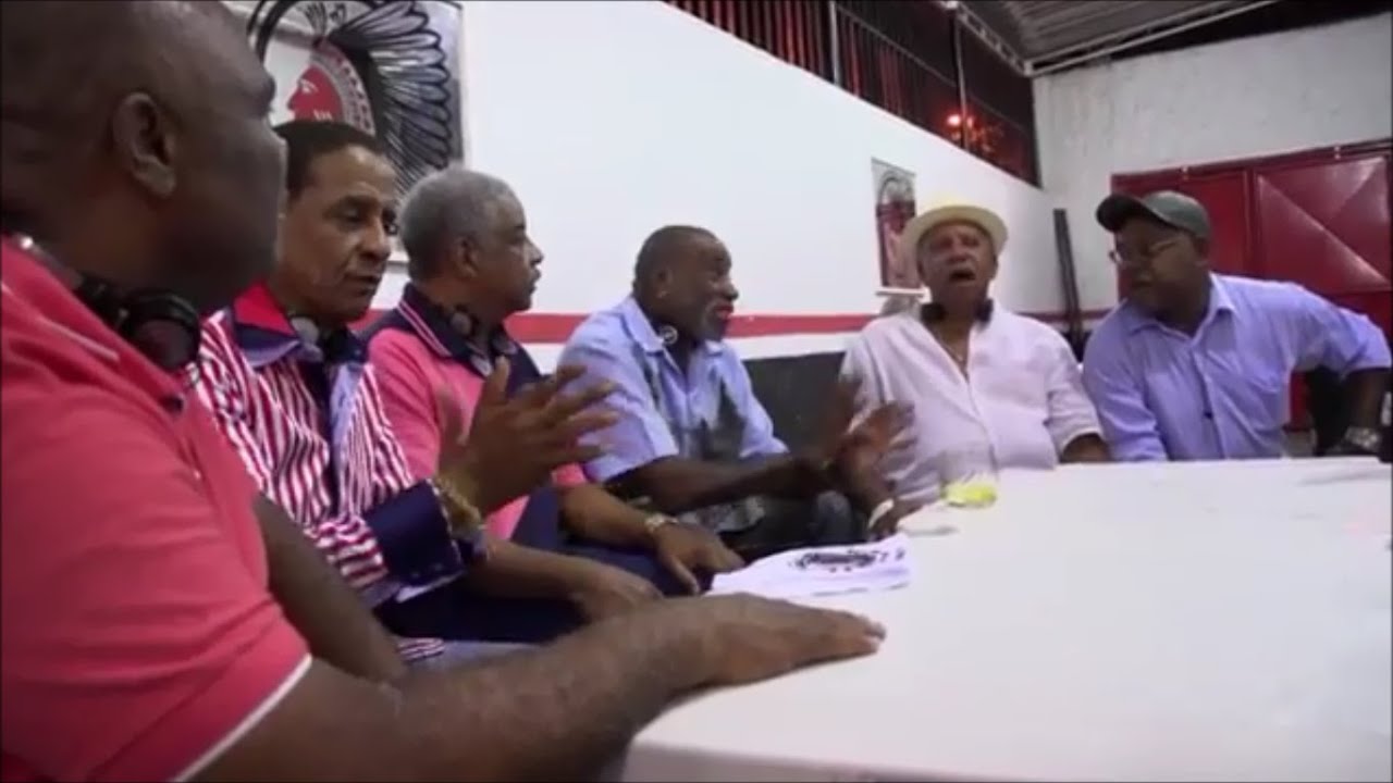 Fundo de Quintal - Só Felicidade (Ao Vivo)