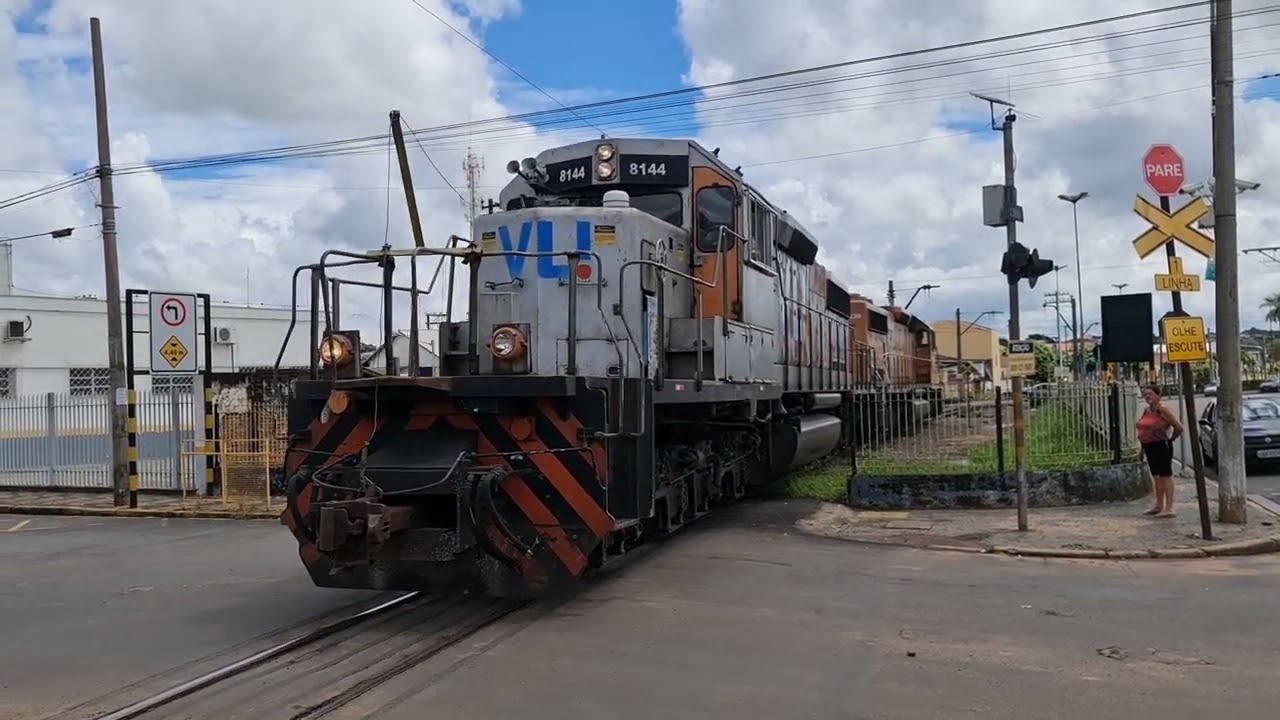 movimento de trens da VLi em Aguaí