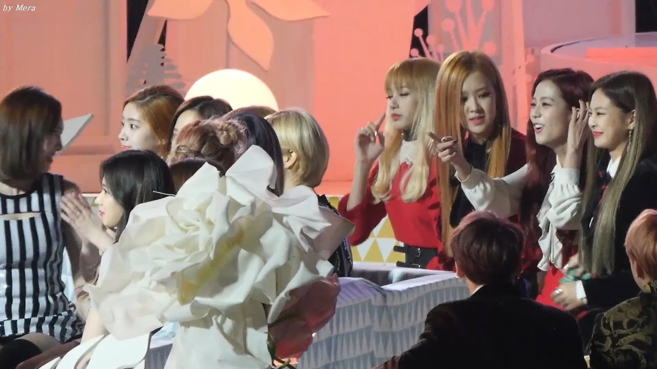 161119 블랙핑크 (BLACKPINK)+트와이스 (TWICE) 나연, 지수,제니 인사 직캠 Fancam (2016 멜론 뮤직 어워드) by Mera
