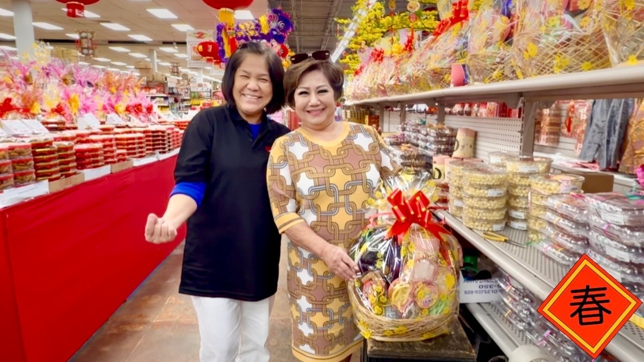 Chơ Tet chơ Viet Hoa tai Houston co gi la/Vietnamese New Year shopping at Viet Hoa market in Houston