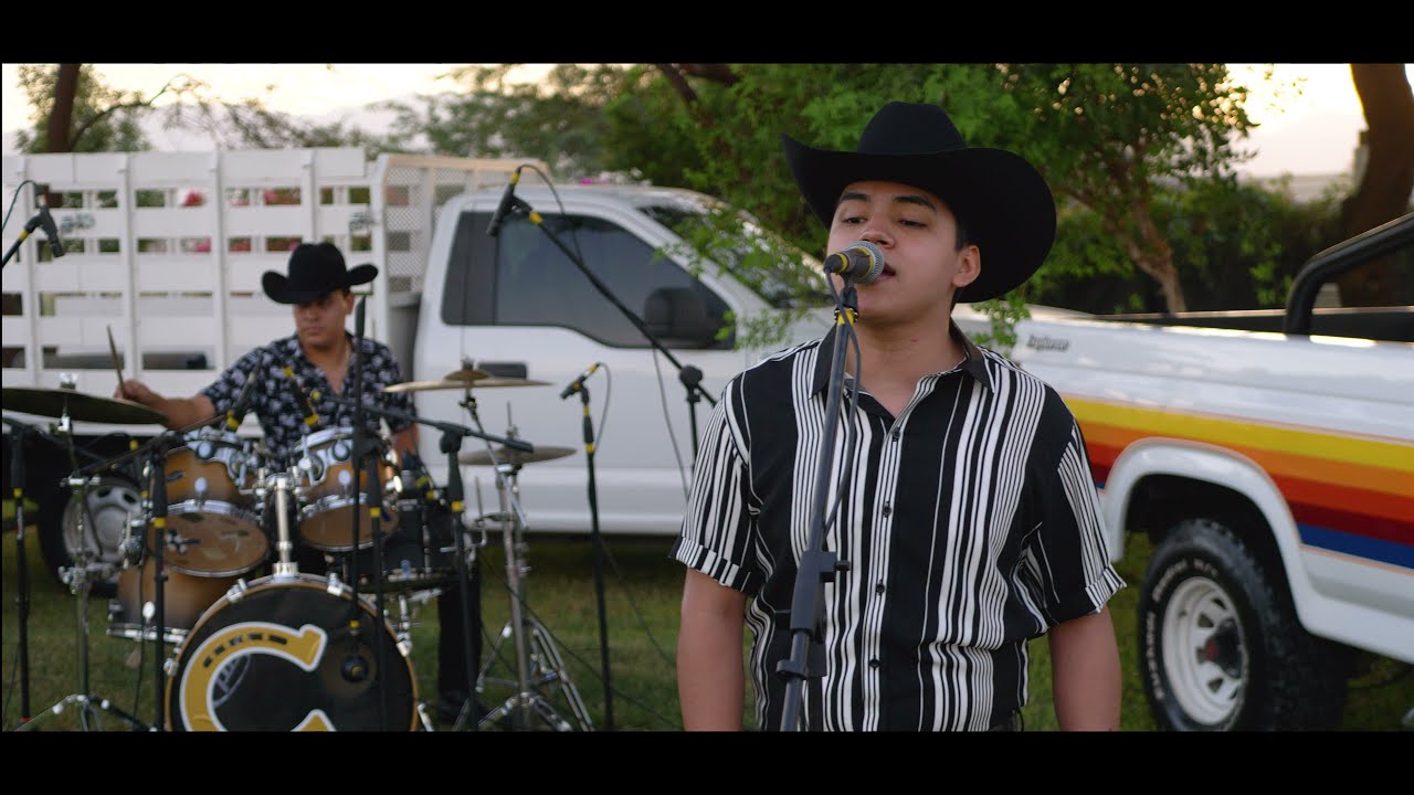 Los Caballeros De Mxli - La Burberry (En Vivo)