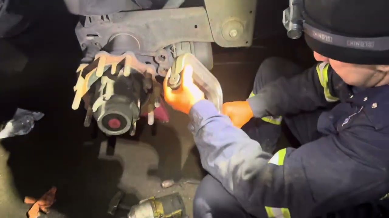 Brake shouse, S-cam and bushings replacement.  