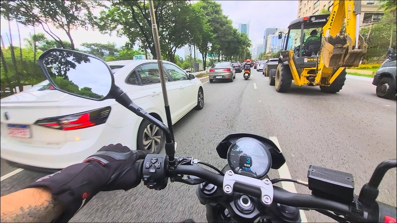 Até os tratores se jogaram no | Transito #04