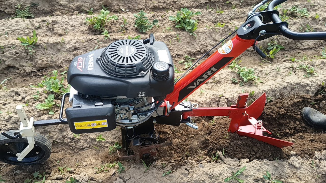 Proorávání brambor s VARI Honda GCV160, AKY s kypřícím ústrojím (jen dva nože) a jednou radličkou.