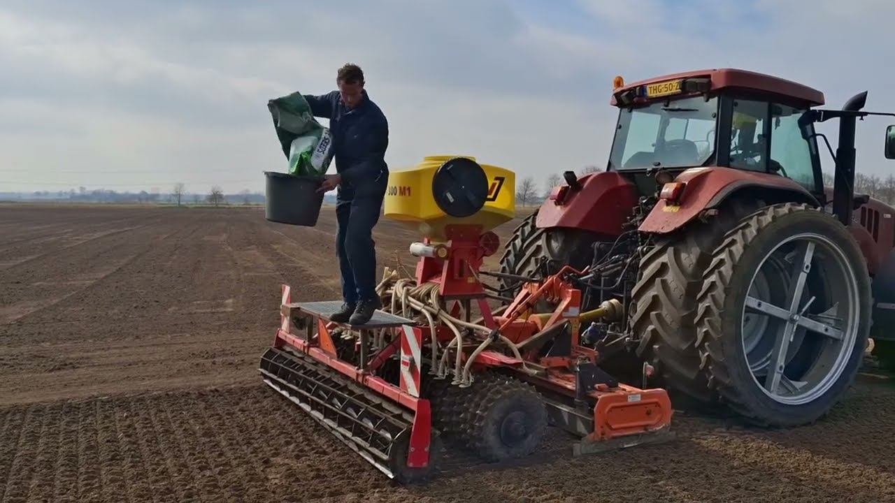 Egaliseren en graszaaien aan de Dalmsholter Waterleiding