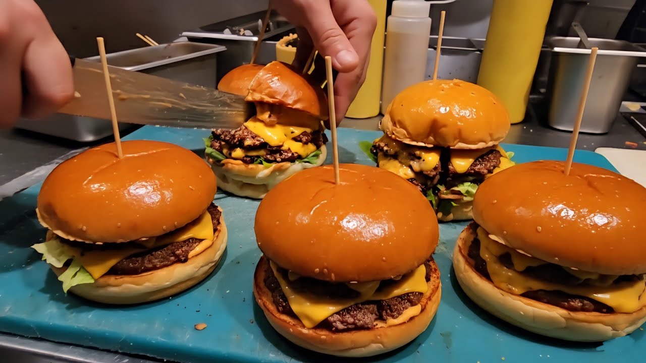 Fast Hands, Hot Burgers — Real Kitchen Chaos 