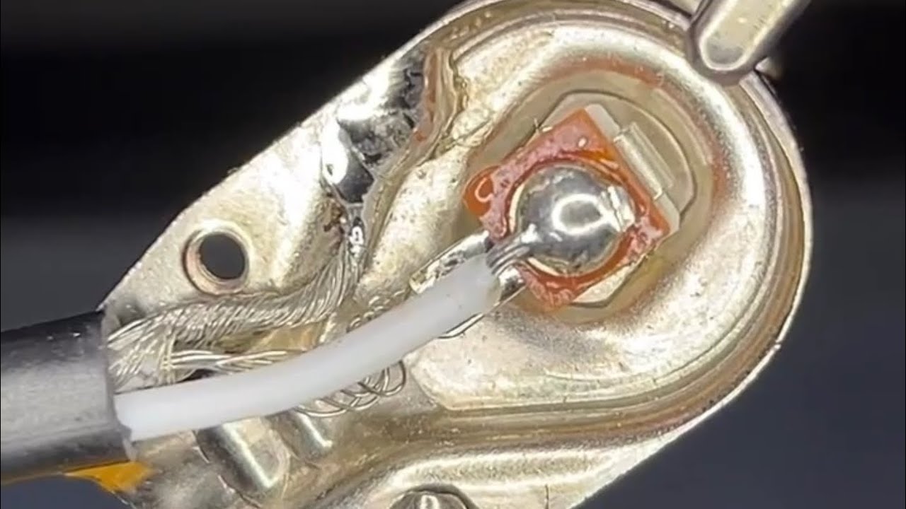 Fender Footswitch Plugs: More Than You Needed To Know