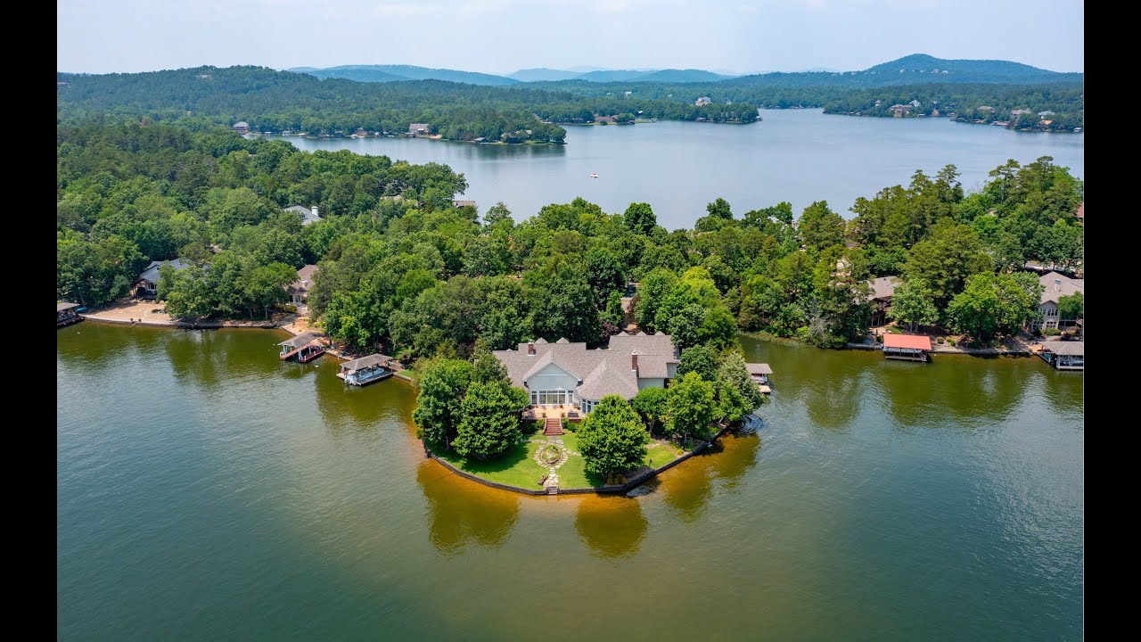 Custom Waterfront Home in Hot Springs Village, AR.