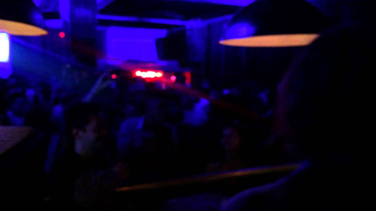 Sebastian Voigt starting his set at [SNK/PK026] Wilden Renate showcase at Billares Londres