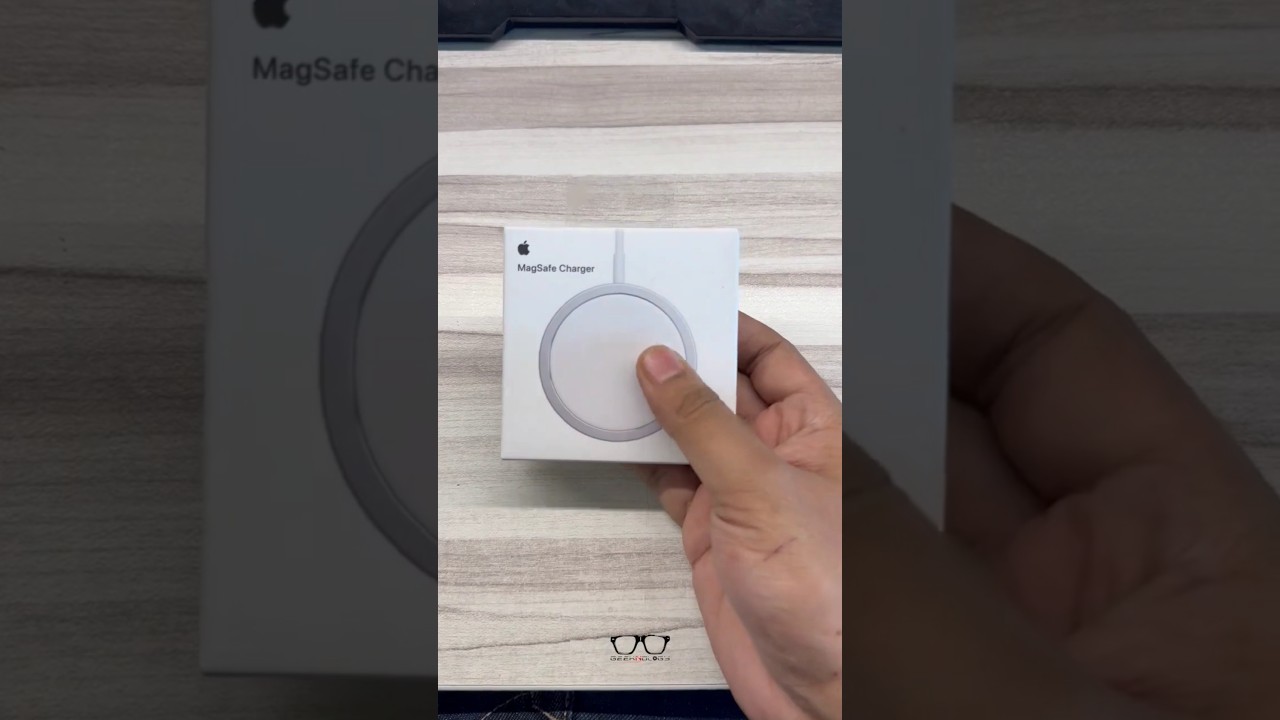 Apple original MagSafe wireless charger unboxing 