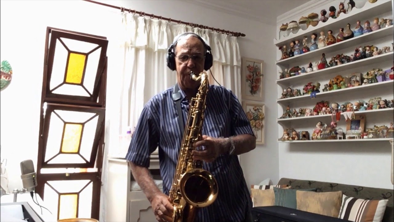 NAQUELE TEMPO -  Choro de Pixinguinha -   Alvaro Walter no sax tenor