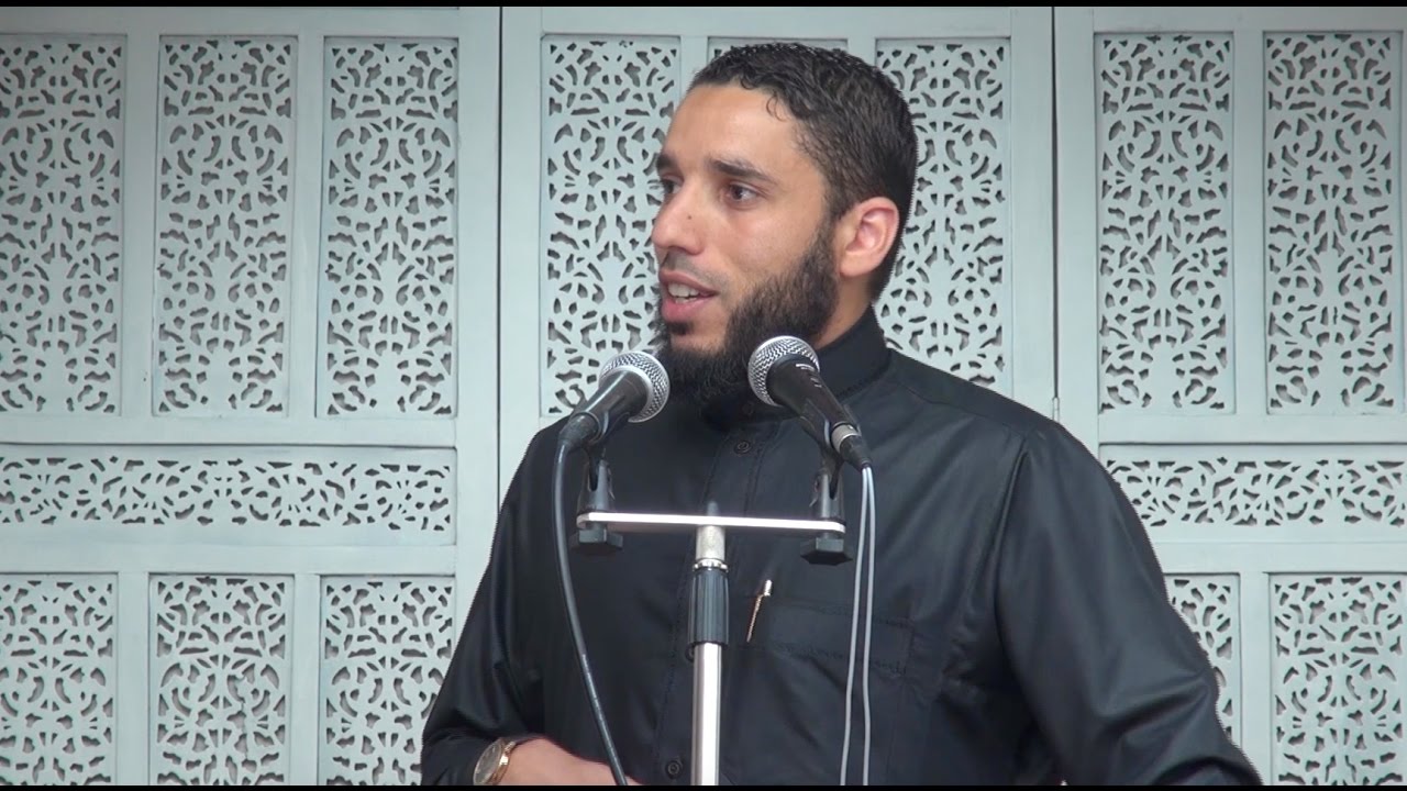 N'attend pas, Il est temps d'accomplir ton Hajj (pèlerinage) .