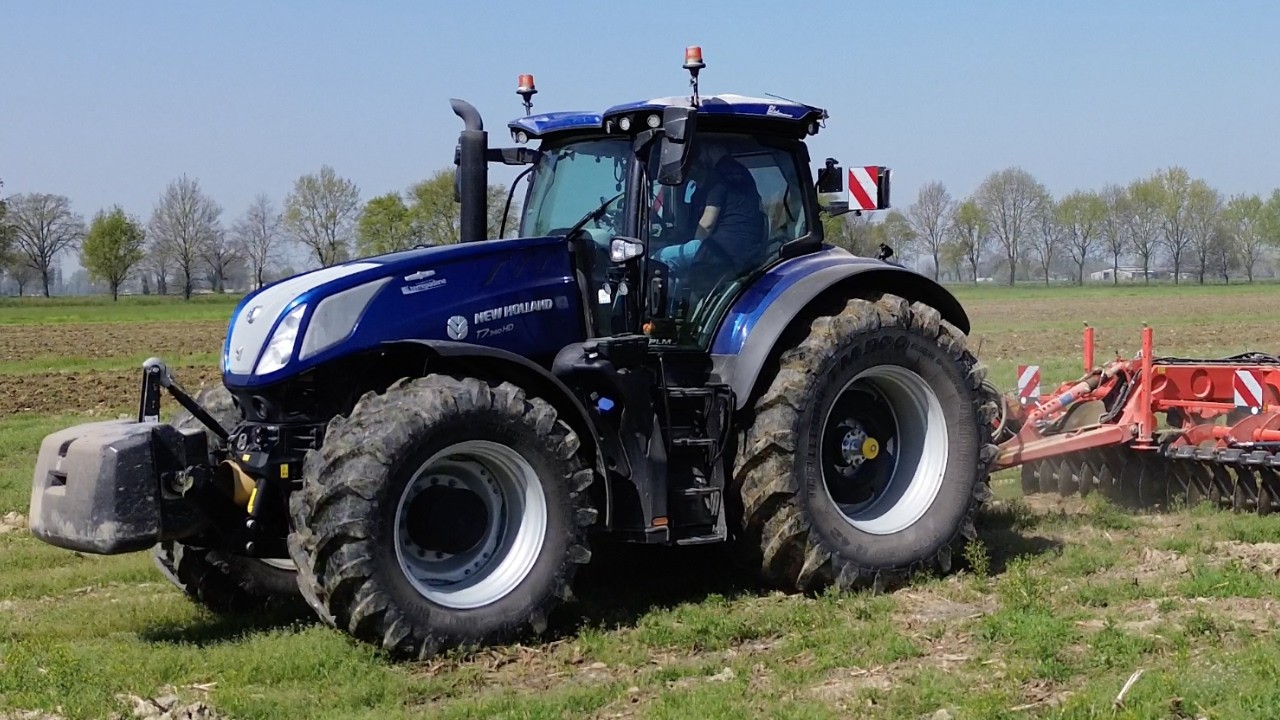 New Holland T7.340 + Kuhn Performer 4000 - Harrowing