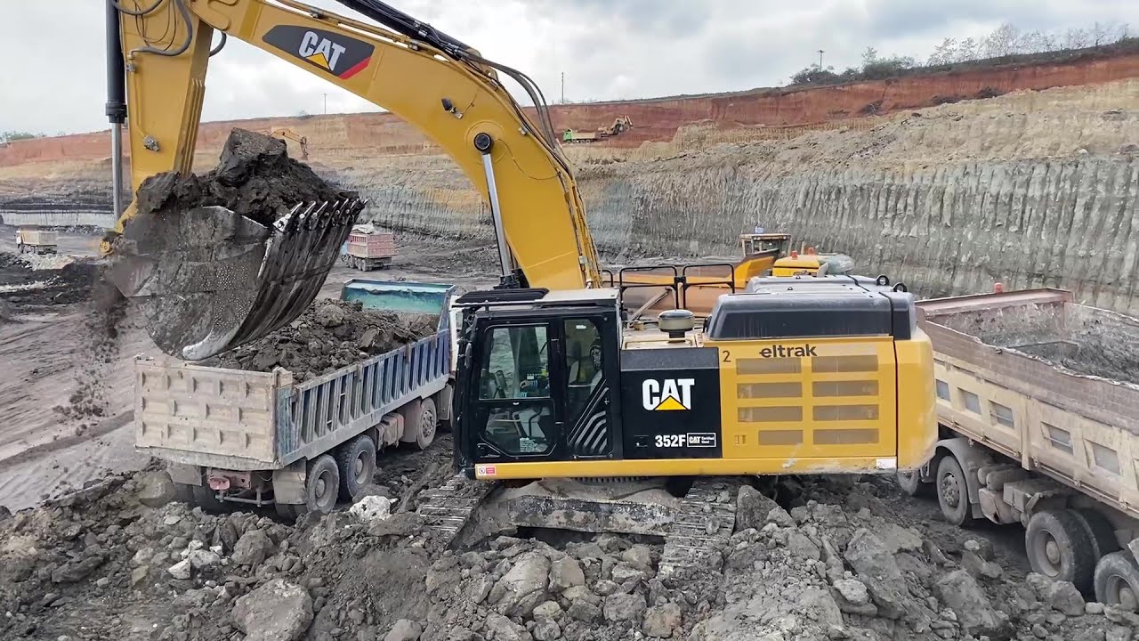 Caterpillar 352F Excavator Loading Trucks With Four Passes - Ascon Ltd