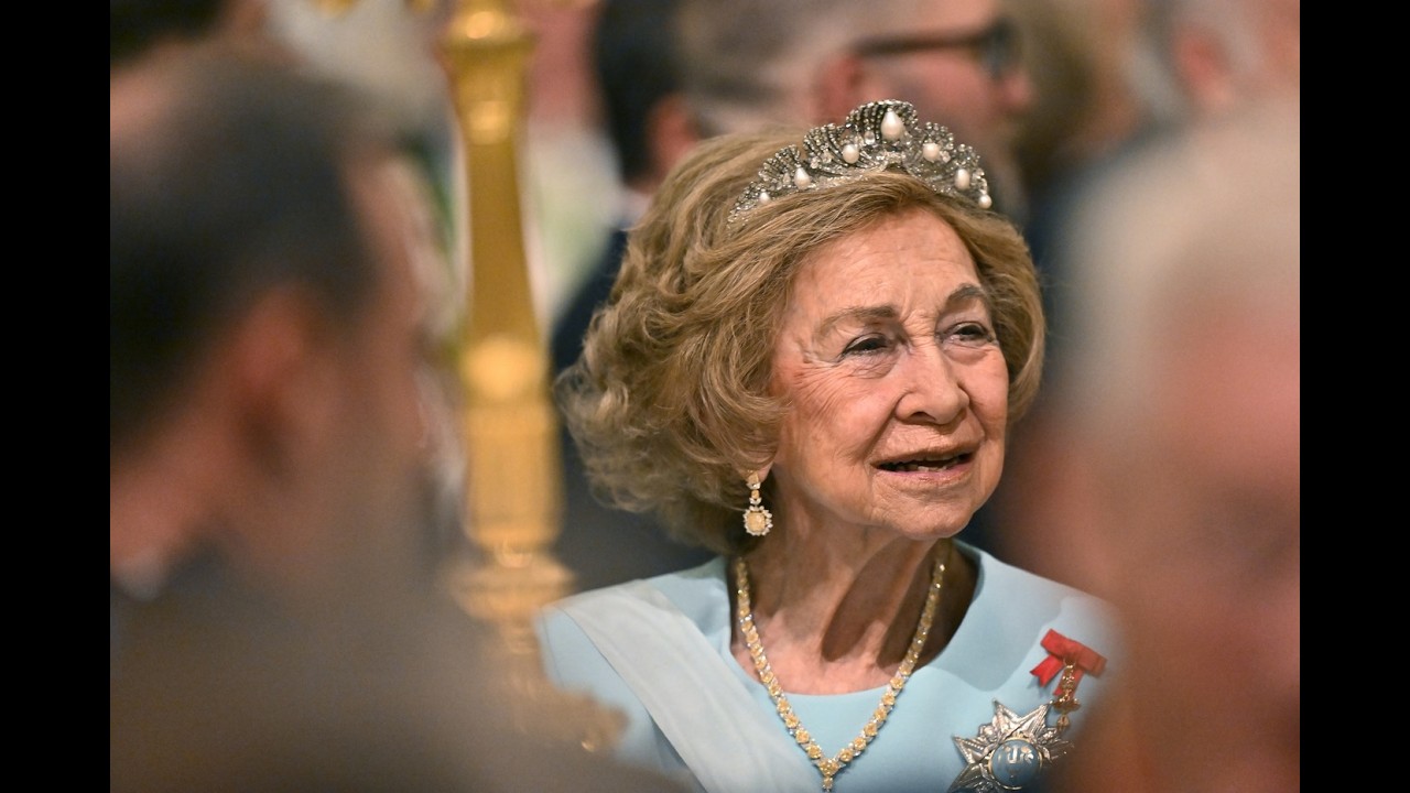 S.M. la Reina Do&ntilde;a Sof&iacute;a asiste a la cena de gala del 80 cumplea&ntilde;os de S.M. el Rey de Suecia