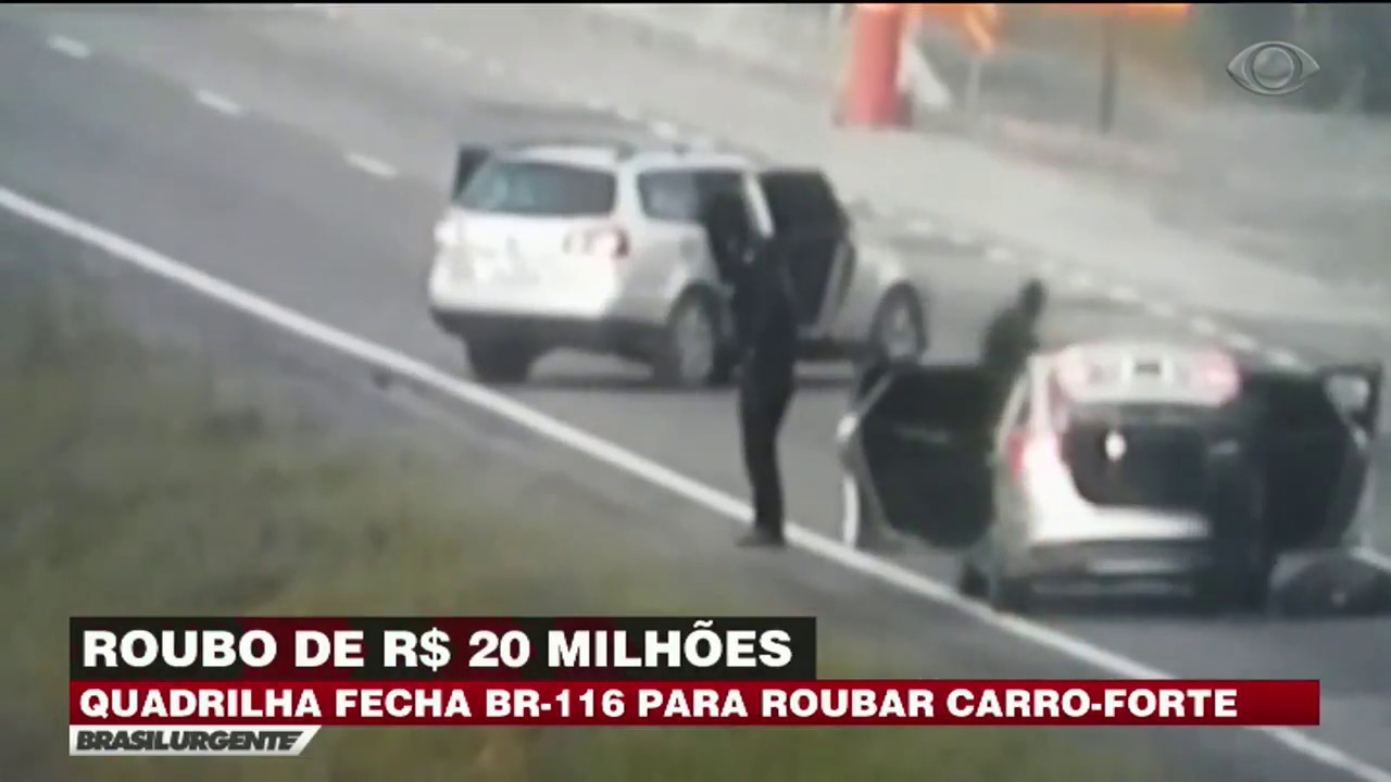 Carro-forte é roubado e explodido em rodovia de SP