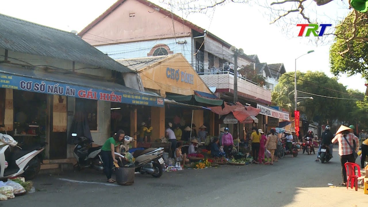 Chợ Huế: Chợ Dinh (Chợ Dinh bán áo con trai ...)