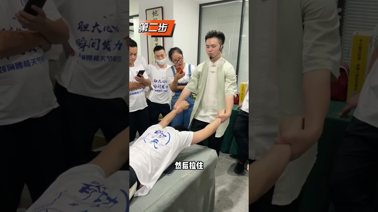 圆肩驼背富贵包 ，5招改善体态问题﻿ #手把手教学 ﻿ ﻿#纯手法技术 ﻿ ﻿#圆肩驼背 ﻿#御赐堂