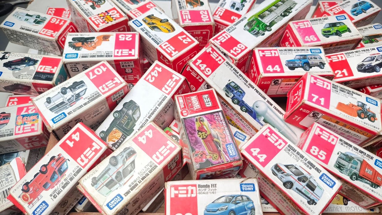 トミカミニカーが箱に盛り沢山!収納するよ。トミカのベストコレクションを動画でまとめました! -