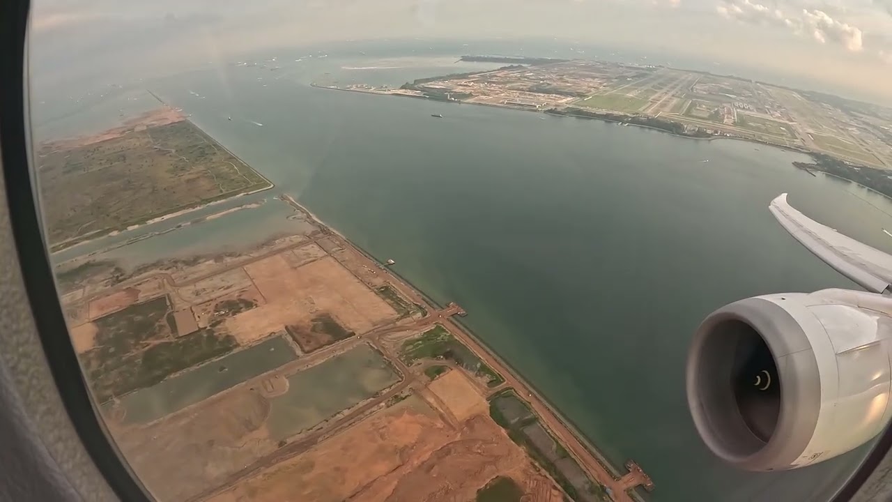 Singapore Airlines B787-10 SQ946 Takeoff from Singapore