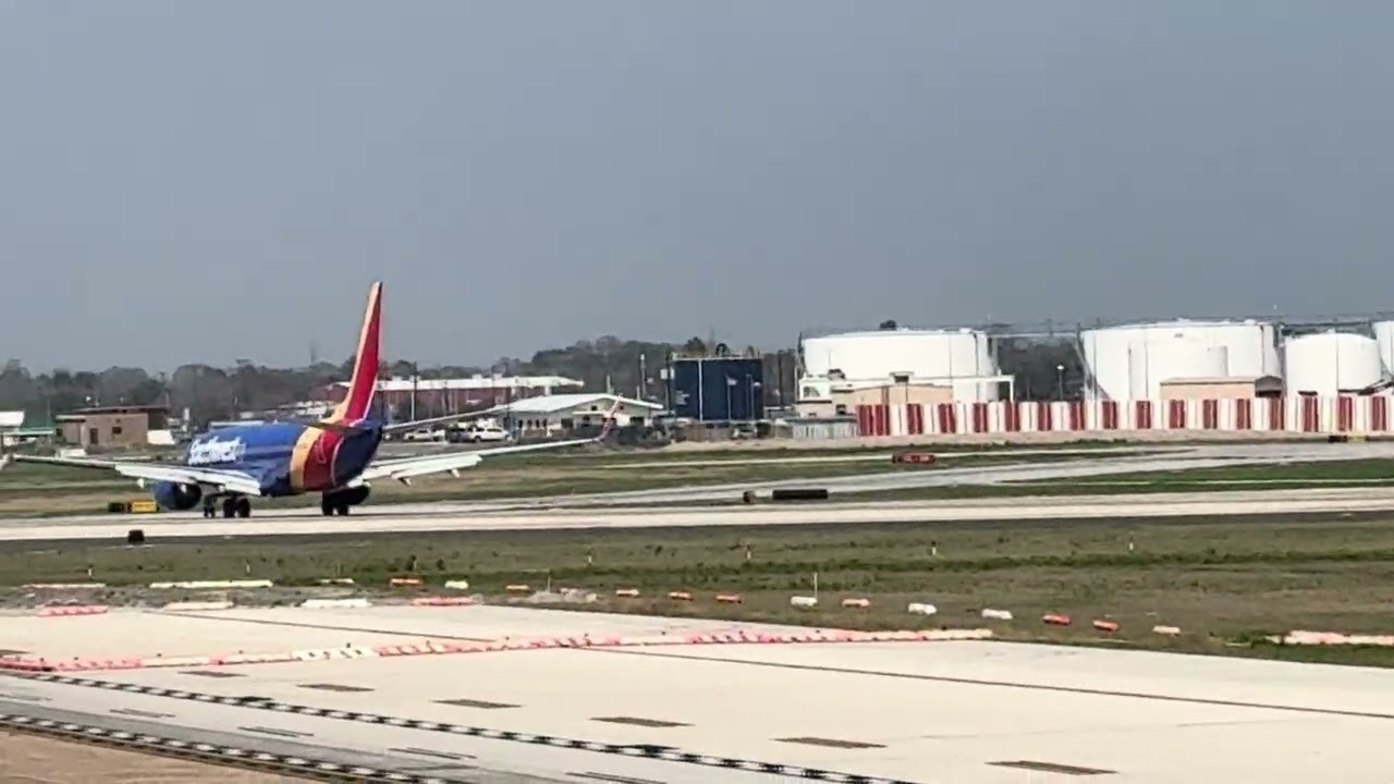 2 Southwest Airline Planes Land And Takeoff.