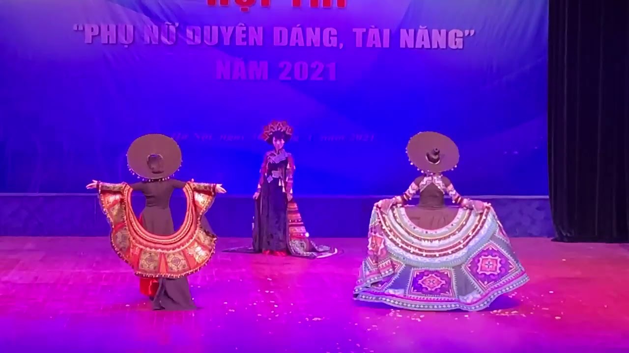 Trình diễn áo dài thổ cẩm tại cuộc thi Phụ nữ duyên dáng, tài năng do CĐ Bộ VHTTDL tổ chức 30.3.2021