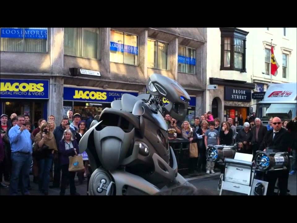 Titan the robot demonstration in Cardiff 12/11/11 @ WRC. PART 1