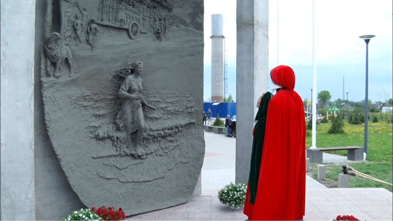 На території Біотехнологічного ліцею відкрили скульптурну композицію «Зустріч Данте і Беатріче»