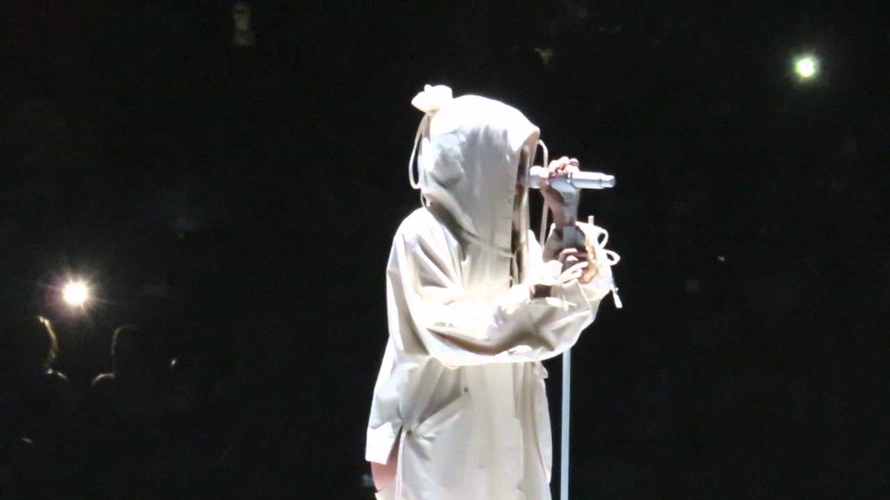 Rihanna - Stay  (ANTI World Tour) TicketHurry.com