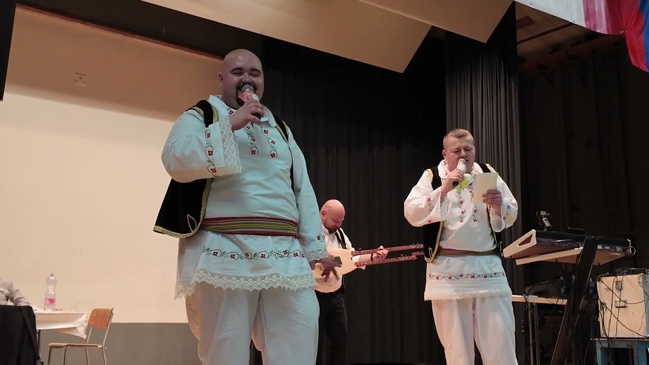 Ozrenski Dar Volim suknju kratku